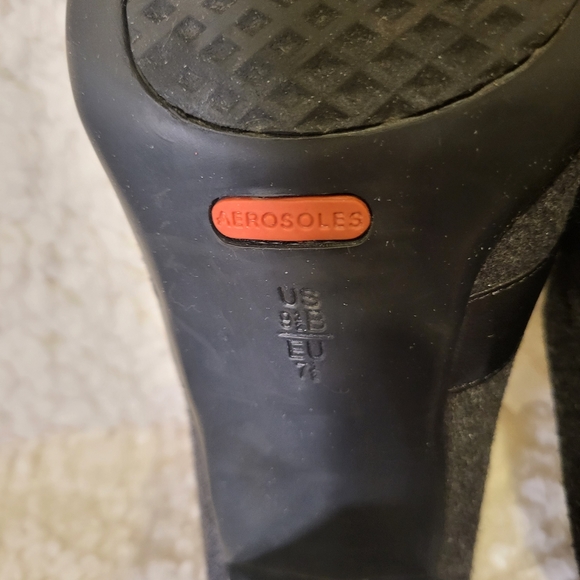 AEROSOLES grey wool heels,Sz 9.5, buckles, minor chips on heels, see pics - Picture 6 of 10